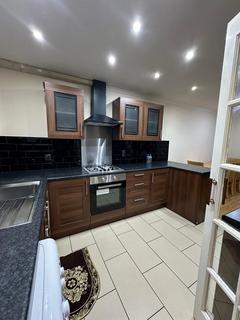 2 bedroom terraced house to rent, Hayes, Hayes UB4
