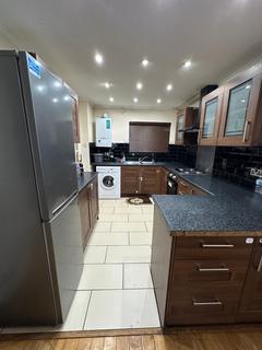 2 bedroom terraced house to rent, Hayes, Hayes UB4