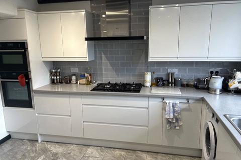 undefined, Leagrave High Street, Luton, Bedfordshire, LU4