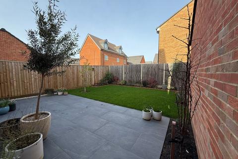 4 bedroom detached house for sale, Osprey Drive, Chichester, PO20