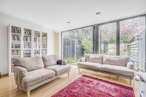 Tibbets Close, London SW19