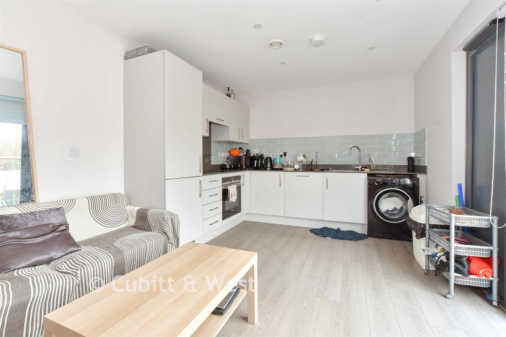 Lounge/Kitchen