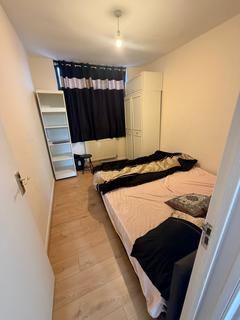 2 bedroom flat to rent, Ilford, IG1