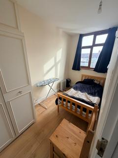 2 bedroom flat to rent, Ilford, IG1