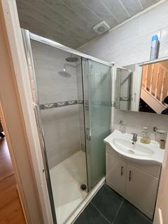 2 bedroom flat to rent, Ilford, IG1