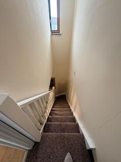 2 bedroom flat to rent, Ilford, IG1