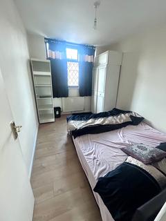 2 bedroom flat to rent, Ilford, IG1