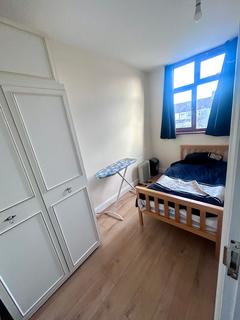 2 bedroom flat to rent, Ilford, IG1