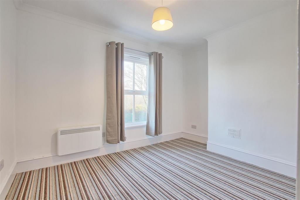Bedroom 1.jpg