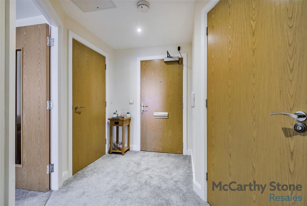 8678428-interior16.jpg