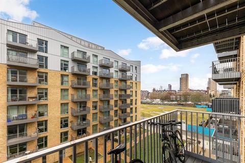 2 bedroom flat for sale, Waterline Way, London SE8