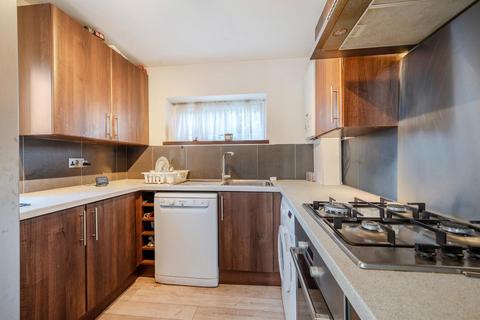 3 bedroom flat for sale, London Road, Stanmore HA7