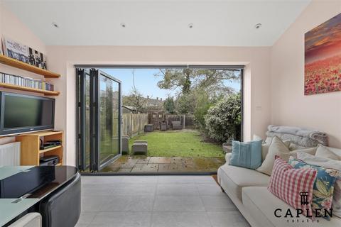 2 bedroom house for sale, Willingale Road, Loughton