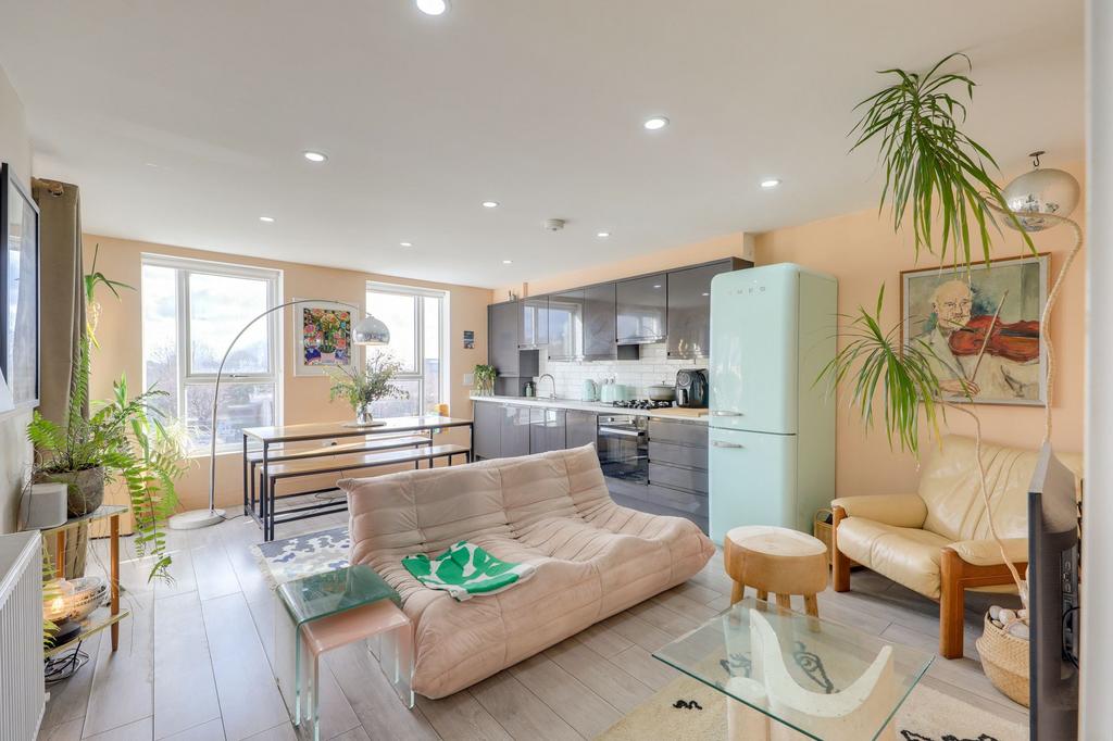 Open Plan Lounge & Kitchen