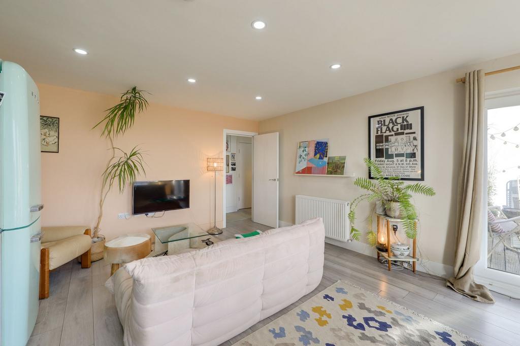 Open Plan Lounge & Kitchen