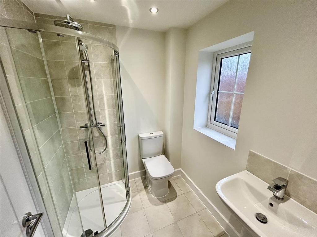 Ensuite.JPG