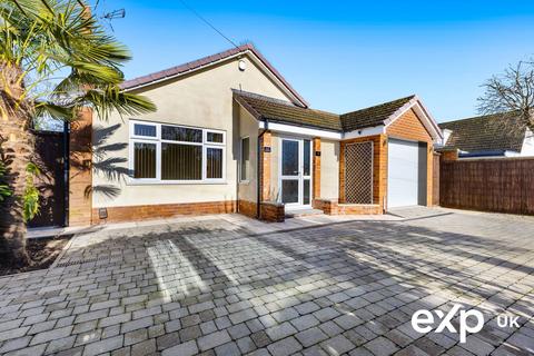 3 bedroom detached bungalow for sale, Oakwood Drive, Nottingham NG15