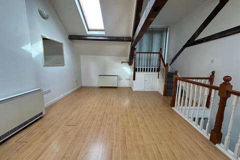 2 bedroom apartment to rent, The Royal Salford