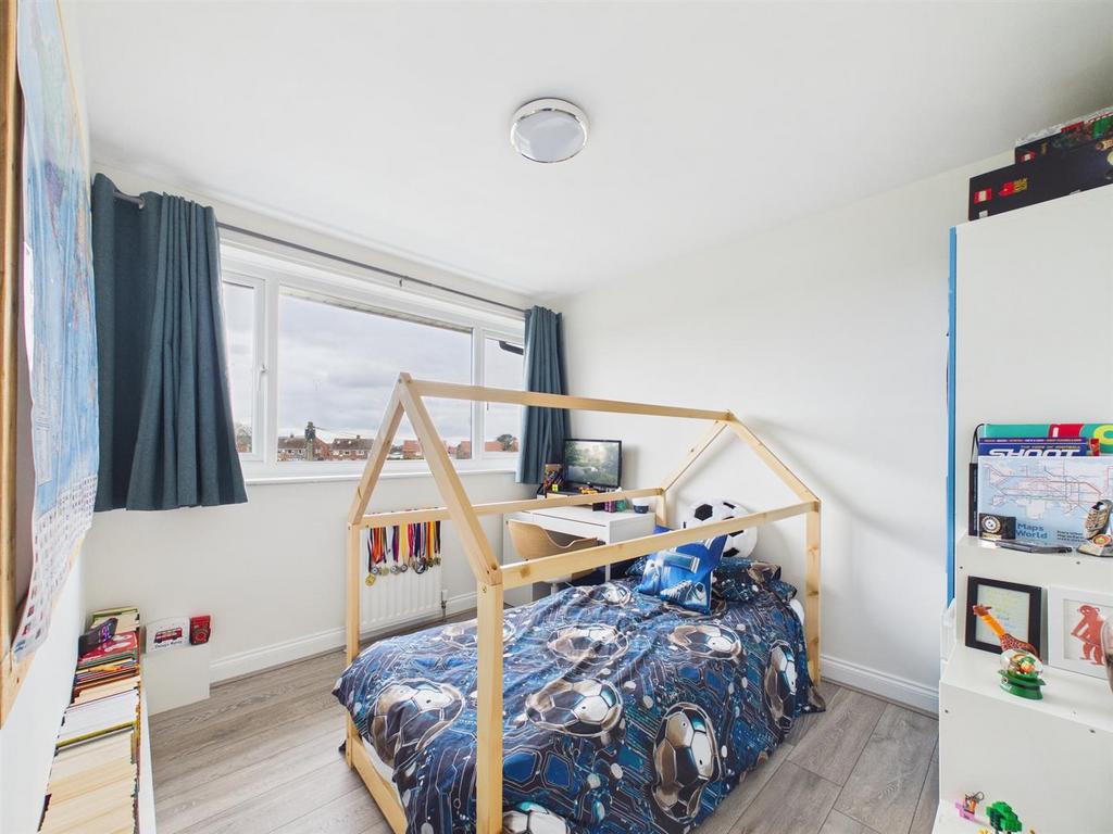 Bed 2.jpg