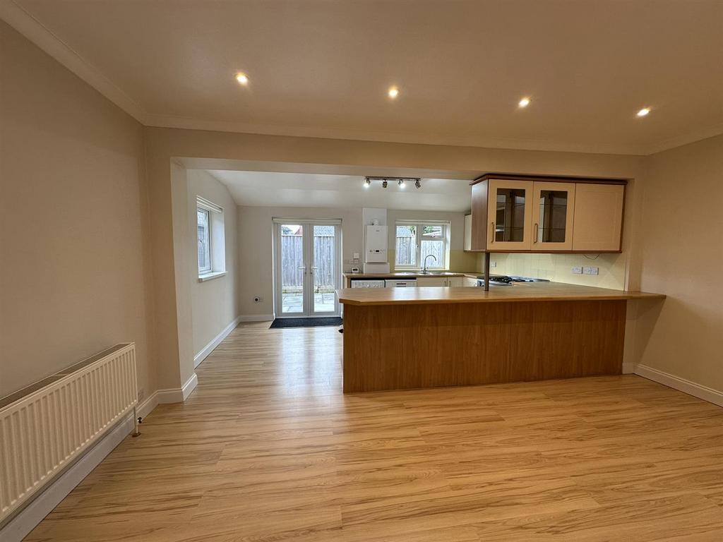 Kitchen /Dining area