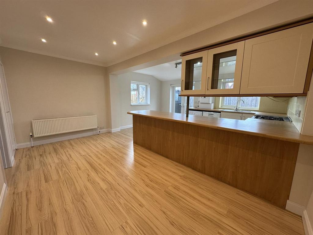 Kitchen/ Dining area