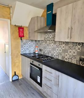 3 bedroom terraced house to rent, Bradfield Drive, Barking IG11
