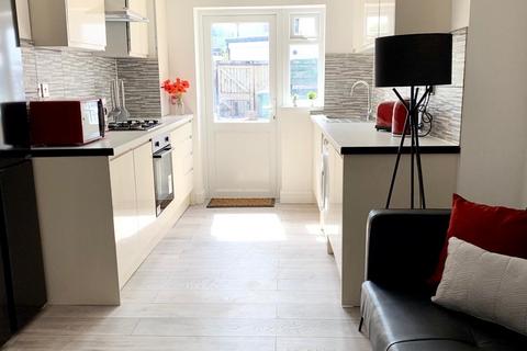1 bedroom house to rent, Leavesden Road, Watford WD24