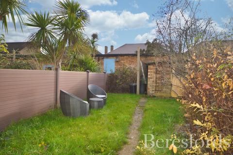 2 bedroom maisonette for sale, Station Road, Gidea Park, RM2