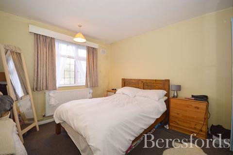 2 bedroom maisonette for sale, Station Road, Gidea Park, RM2