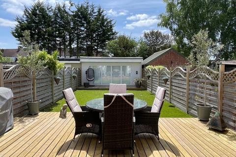 4 bedroom terraced house for sale, Buckleigh Avenue, Raynes Park, London, SW20