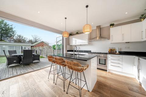 Buckleigh Avenue, Raynes Park, London, SW20