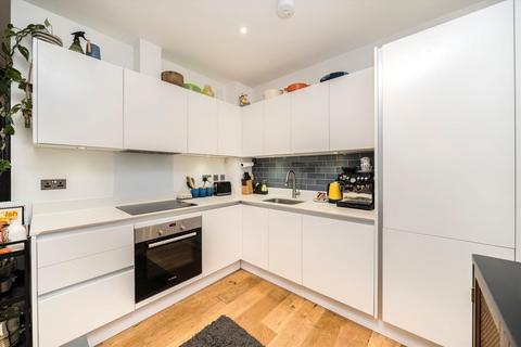 1 bedroom flat for sale, Waleorde Road, London SE17