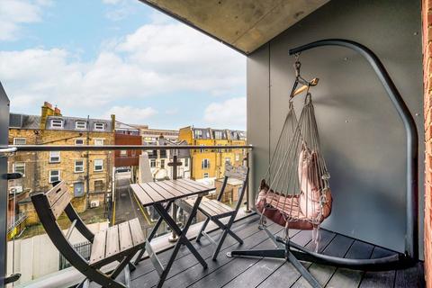 1 bedroom flat for sale, Waleorde Road, London SE17