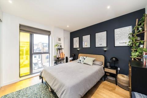 1 bedroom flat for sale, Waleorde Road, London SE17