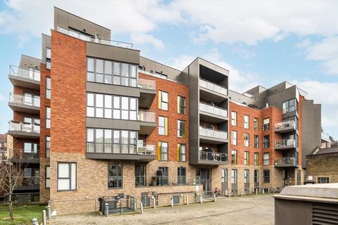 1 bedroom flat for sale, Waleorde Road, London SE17