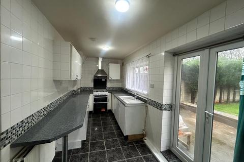 3 bedroom semi-detached house to rent, Dudley DY1
