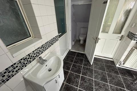 3 bedroom semi-detached house to rent, Dudley DY1