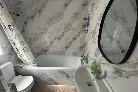 3 bedroom semi-detached house to rent, Dudley DY1