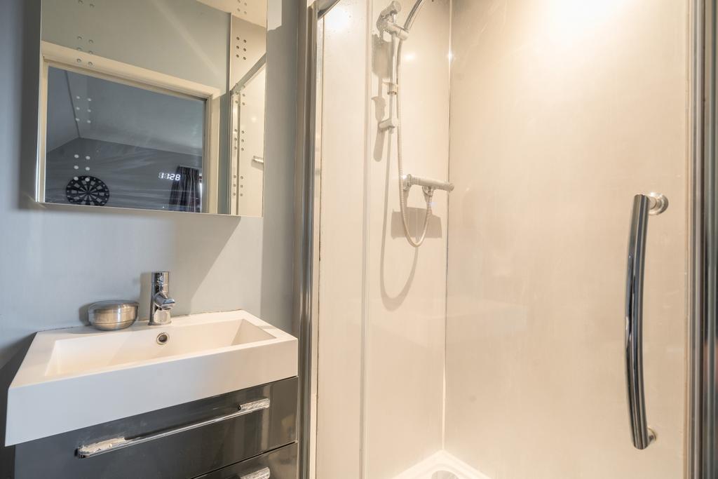 En-Suite Bedroom 3 - 24