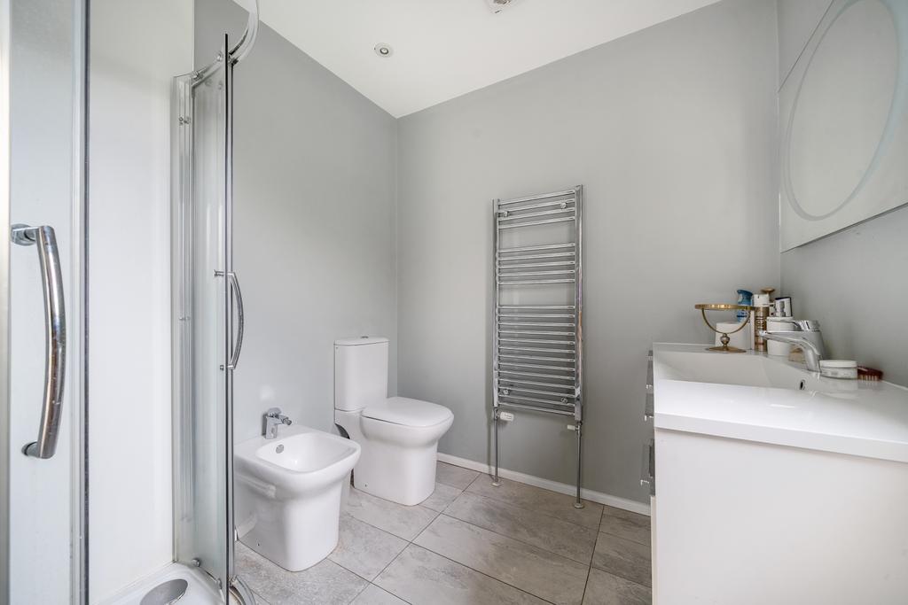 The Lodge Bedroom 1 En-Suite - 47