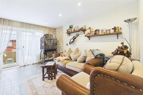 3 bedroom terraced house for sale, Old Dairy Close, Swindon SN2