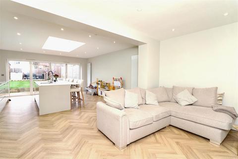 3 bedroom end of terrace house for sale, Carlton Close, Borehamwood