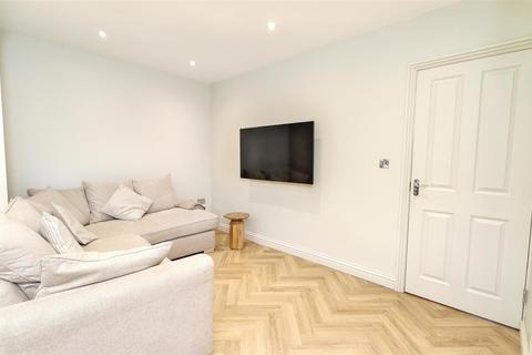 3 bedroom end of terrace house for sale, Carlton Close, Borehamwood