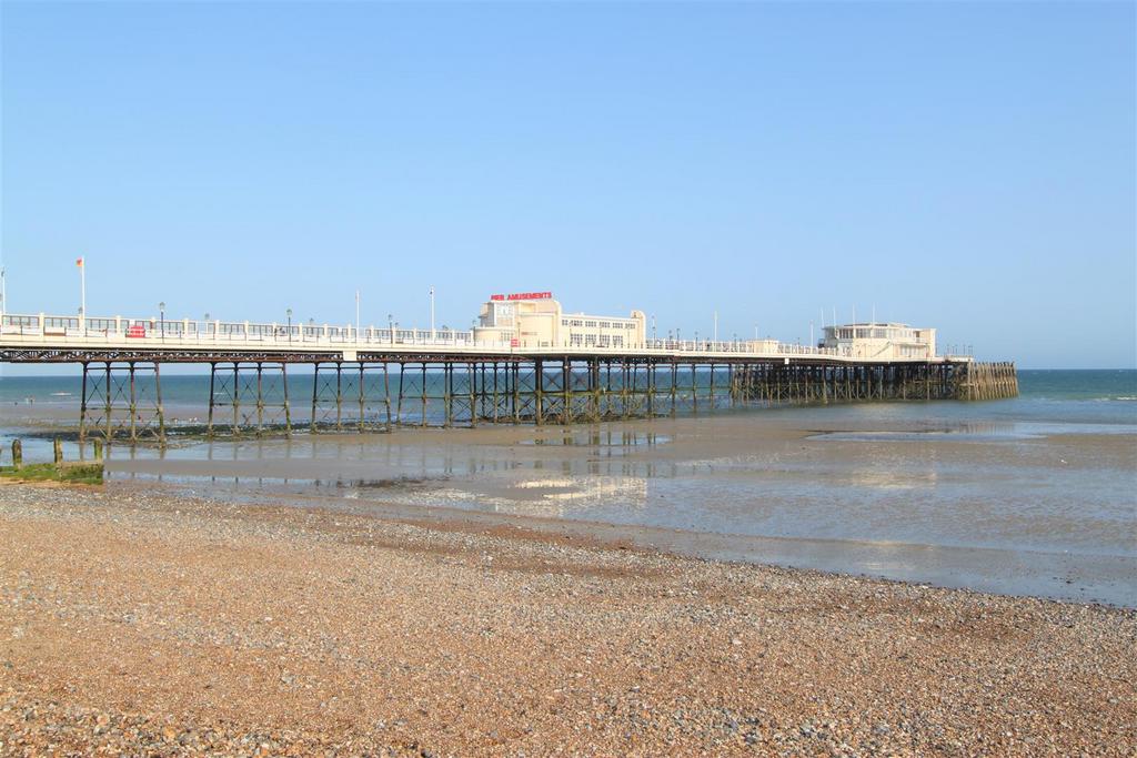 Pier.JPG