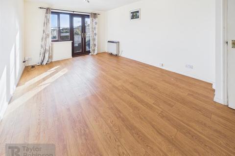 1 bedroom flat to rent, Brighton Road, Goldophin Court, Crawley