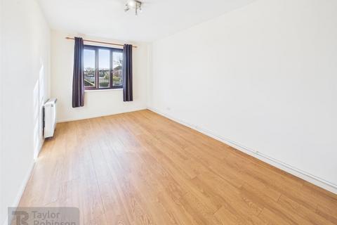 1 bedroom flat to rent, Brighton Road, Goldophin Court, Crawley