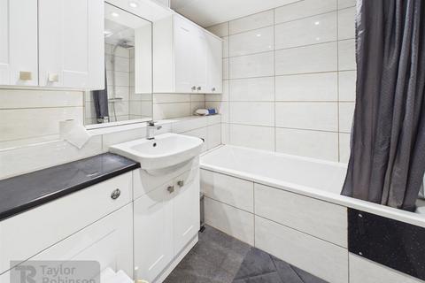 1 bedroom flat to rent, Brighton Road, Goldophin Court, Crawley