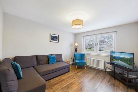 3 bedroom flat to rent, Saughton Road, Saughton, Edinburgh, EH11