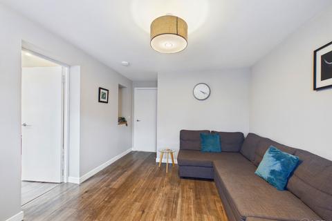 3 bedroom flat to rent, Saughton Road, Saughton, Edinburgh, EH11