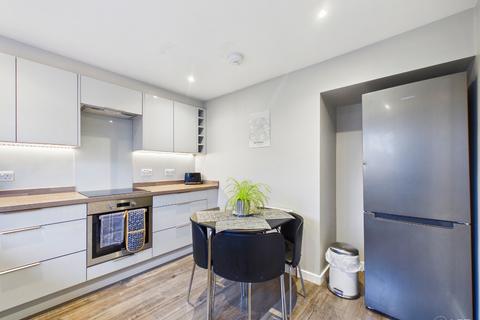 3 bedroom flat to rent, Saughton Road, Saughton, Edinburgh, EH11